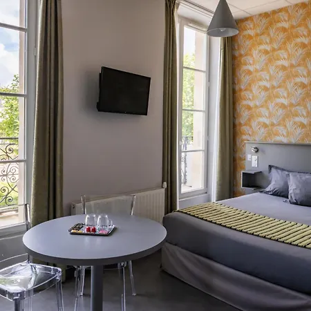 Smart Republique Aparthotel 2*